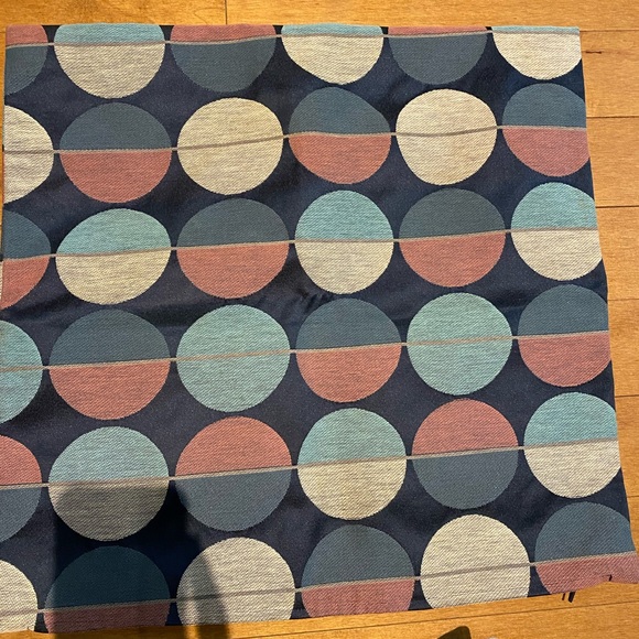 One throw pillow and 3 pillow covers (blush pink plain one not pictured) - Picture 3 of 4